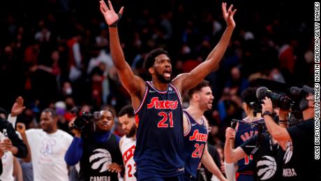 Philadelphia 76ers venció 104-101 a Toronto Raptors en tiempo extra